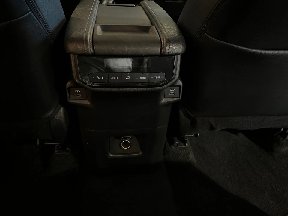 2025 Toyota Highlander - Image 20 of 31