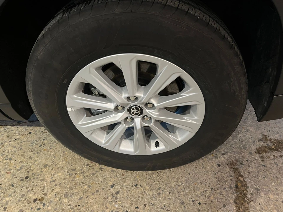 2025 Toyota Highlander - Image 27 of 31