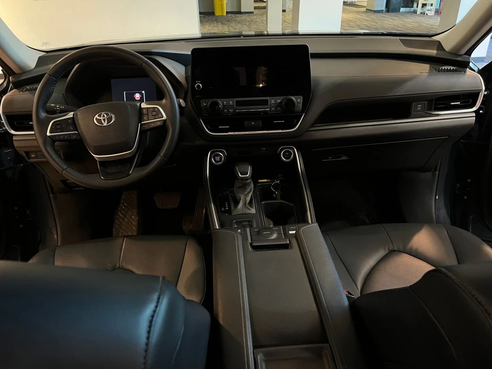 2025 Toyota Highlander - Image 30 of 31