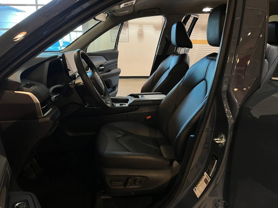 2025 Toyota Highlander - Image 23 of 31
