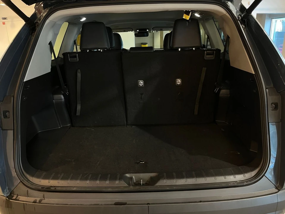 2025 Toyota Highlander - Image 28 of 31