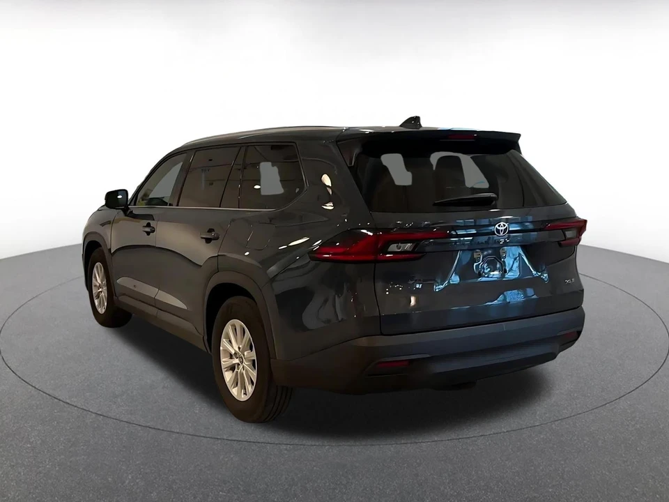 2025 Toyota Highlander - Image 8 of 31