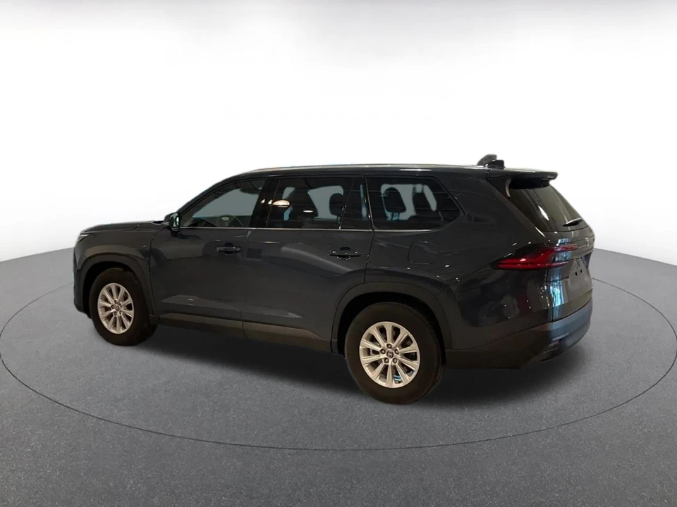 2025 Toyota Highlander - Image 7 of 31