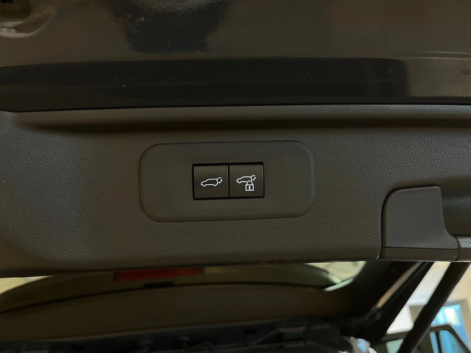 2025 Toyota Highlander - Image 19 of 31