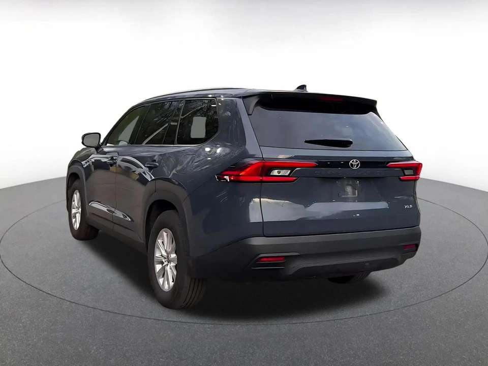 2025 Toyota Highlander - Image 11 of 31