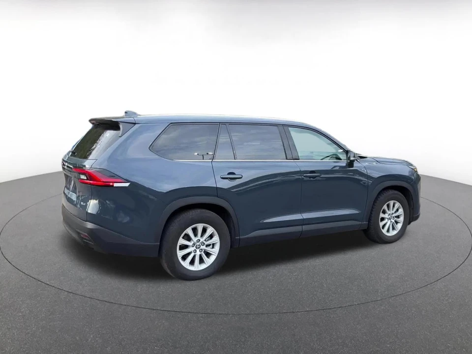 2025 Toyota Highlander - Image 13 of 31