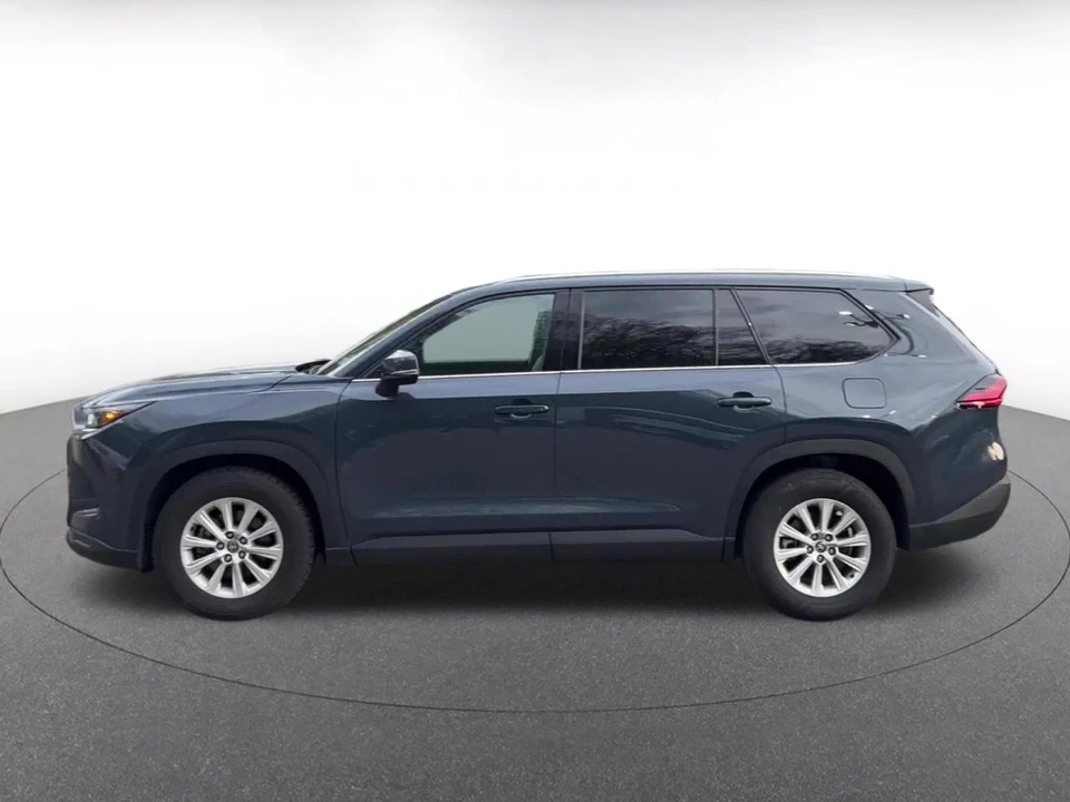 2025 Toyota Highlander - Image 8 of 31