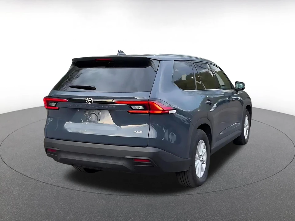 2025 Toyota Highlander - Image 14 of 31