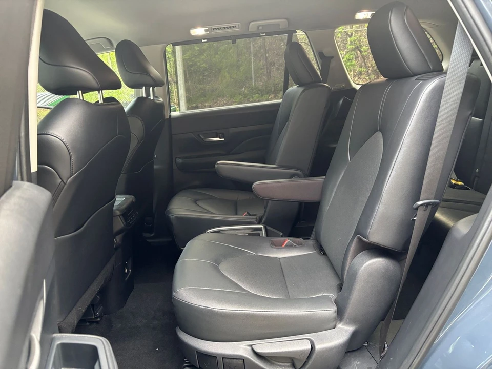 2025 Toyota Highlander - Image 26 of 31