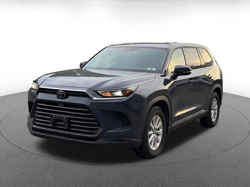 2025 Toyota Highlander - Image 6 of 31