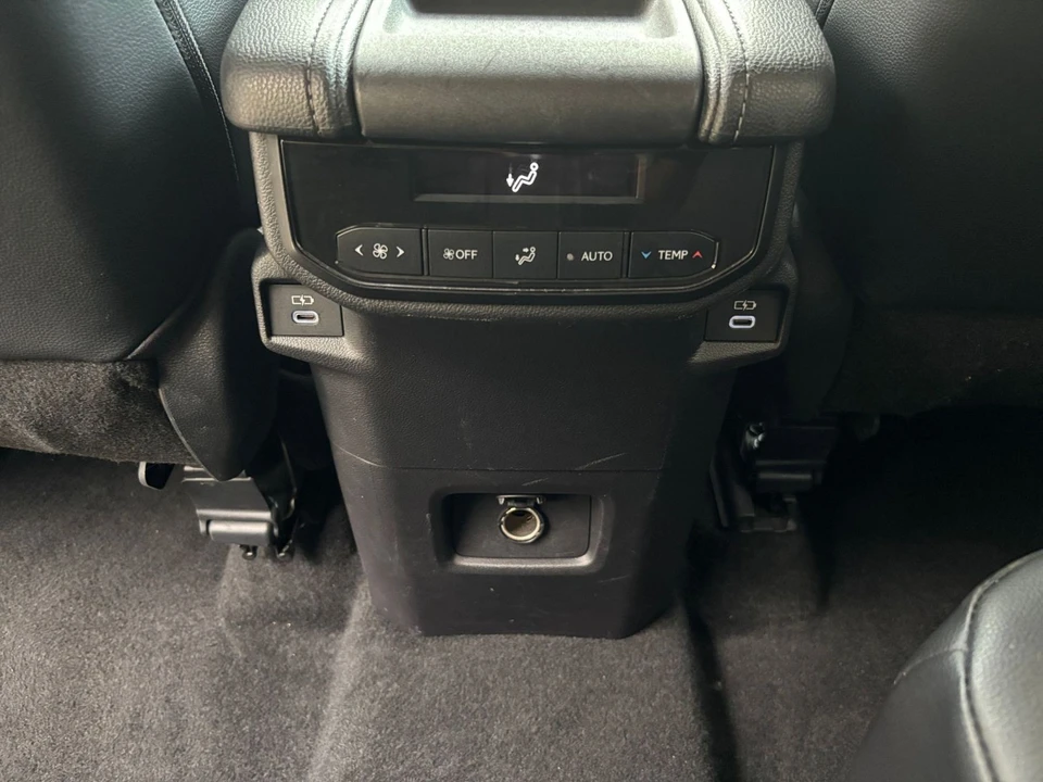 2025 Toyota Highlander - Image 23 of 31