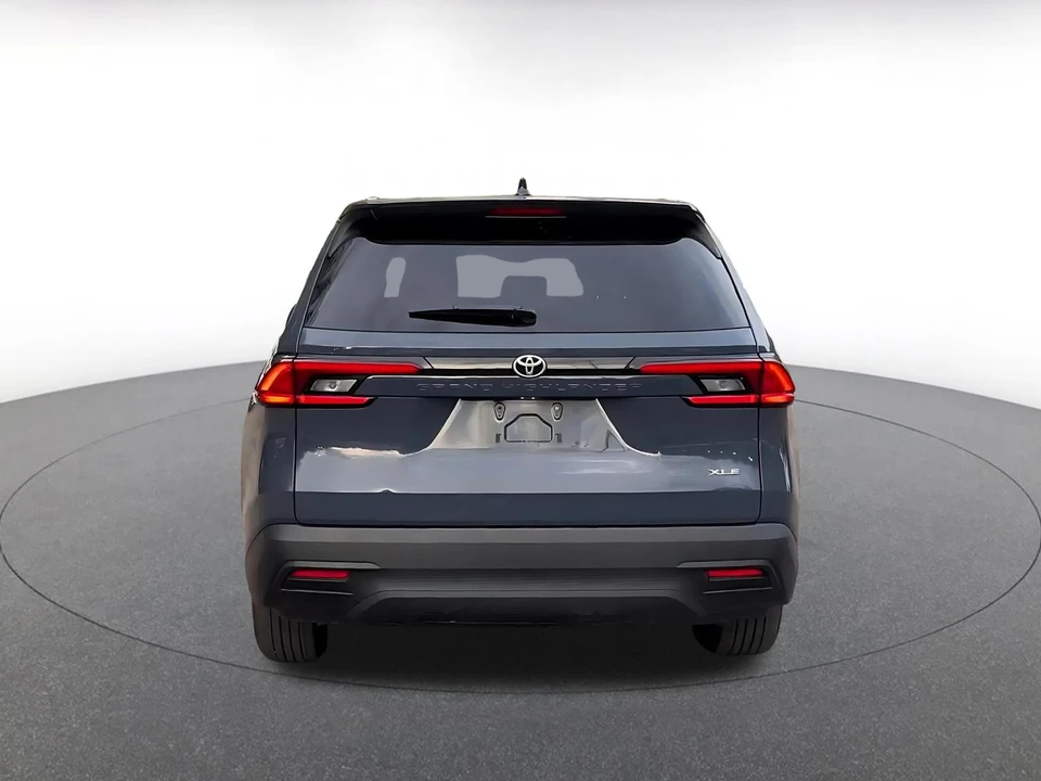 2025 Toyota Highlander - Image 12 of 31