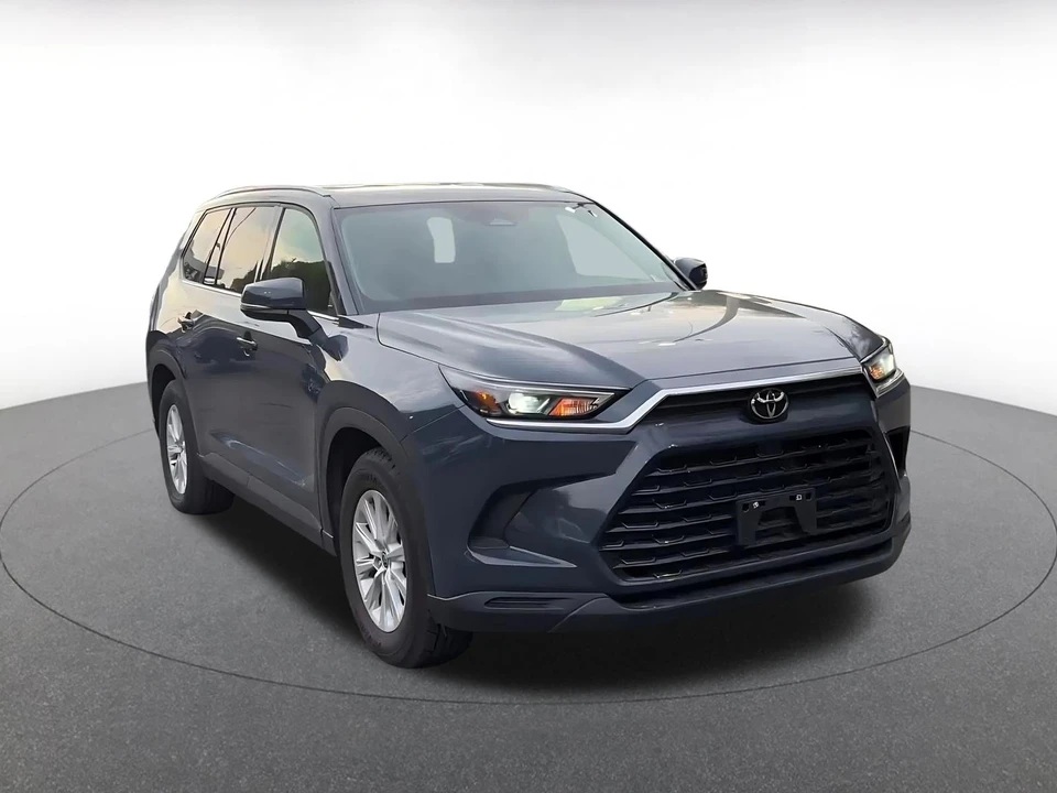 2025 Toyota Highlander - Image 3 of 31