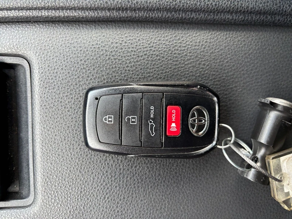 2025 Toyota Highlander - Image 25 of 31