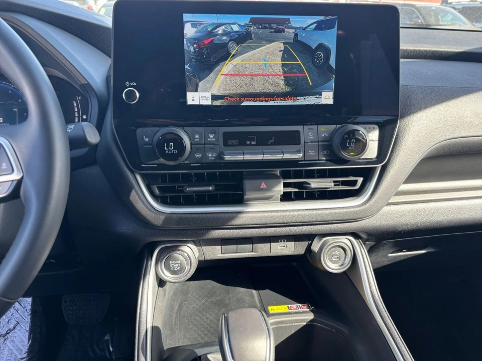 2025 Toyota Highlander - Image 14 of 31