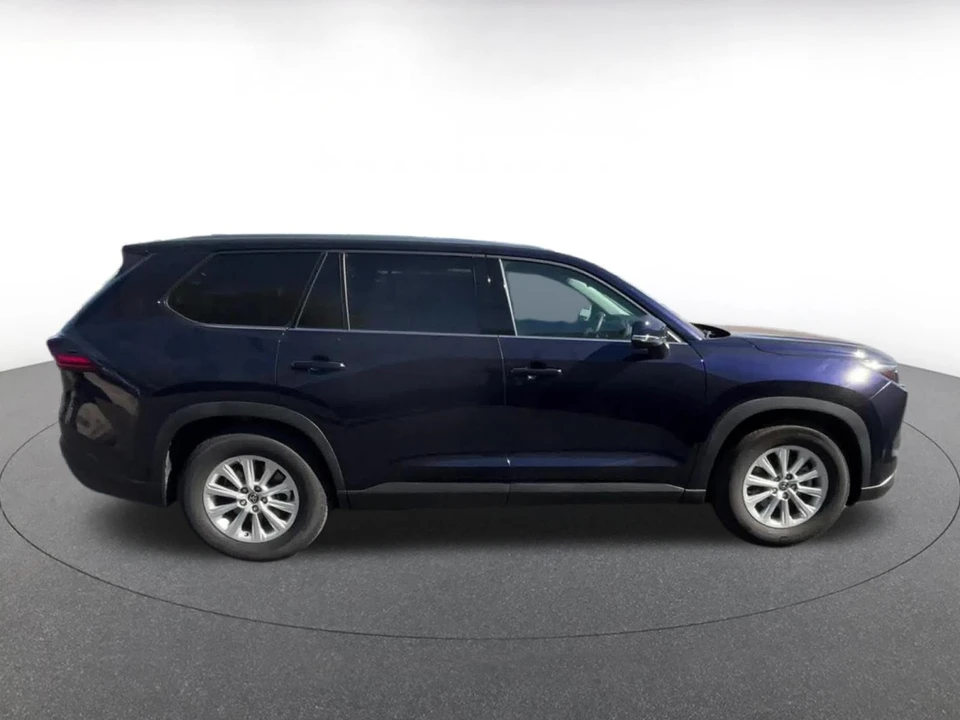 2025 Toyota Highlander - Image 13 of 31