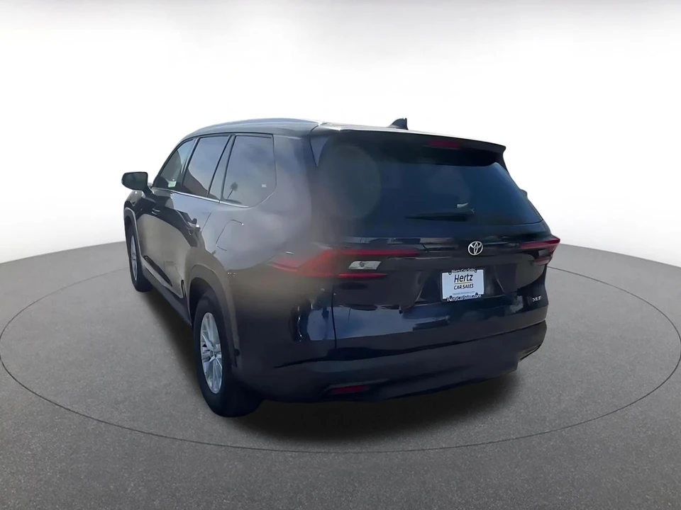 2025 Toyota Highlander - Image 9 of 31