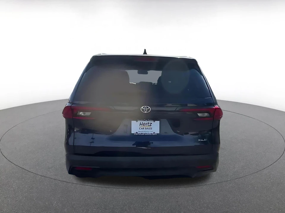 2025 Toyota Highlander - Image 10 of 31