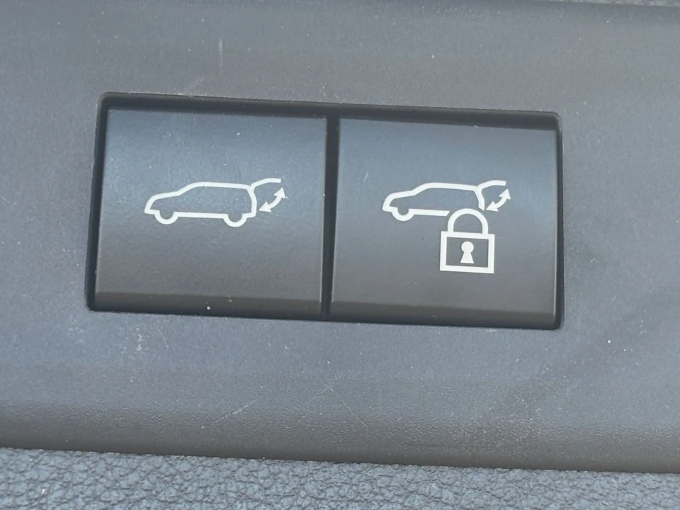 2025 Toyota Highlander - Image 19 of 31