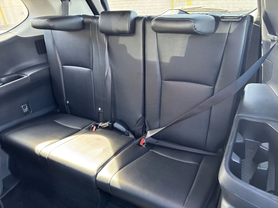 2025 Toyota Highlander - Image 25 of 31