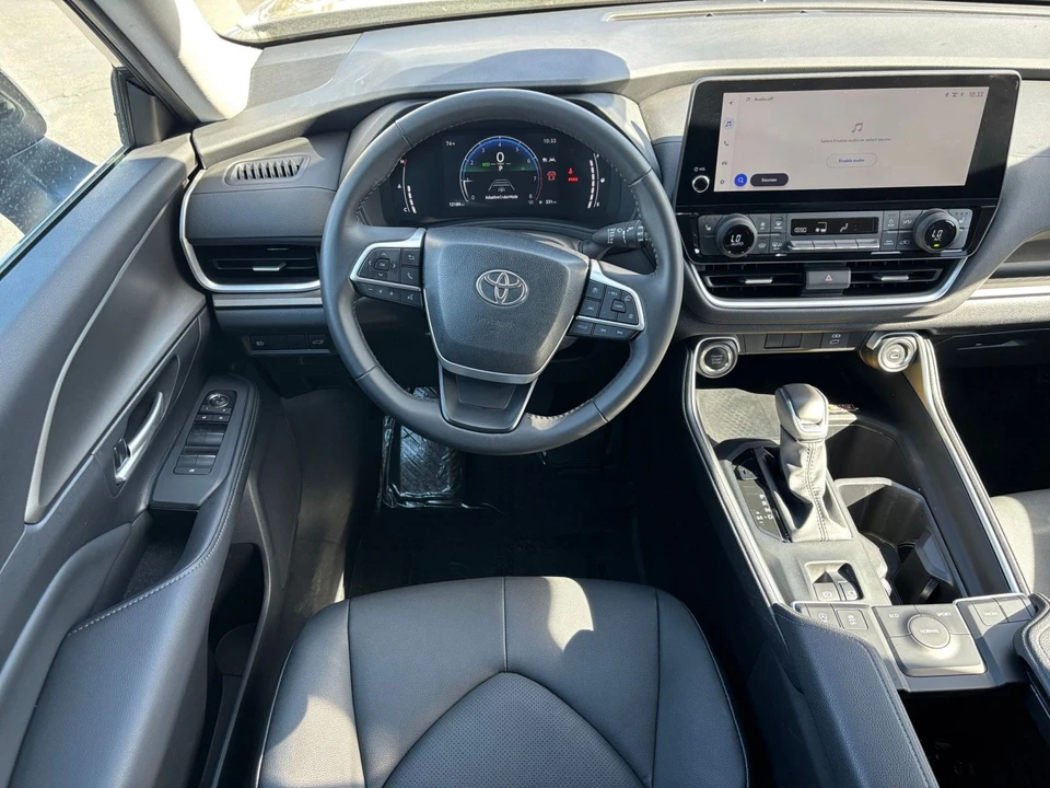 2025 Toyota Highlander - Image 31 of 31