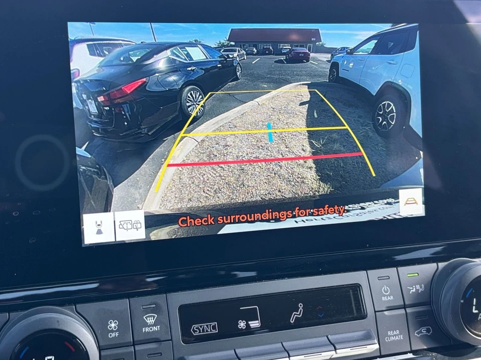 2025 Toyota Highlander - Image 21 of 31
