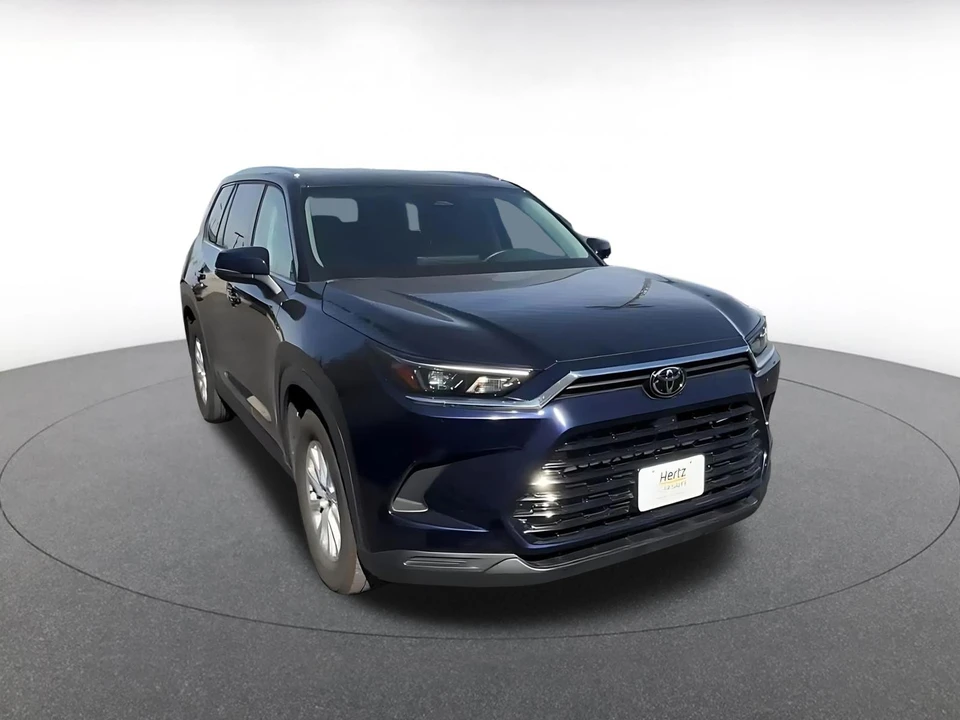 2025 Toyota Highlander - Image 3 of 31