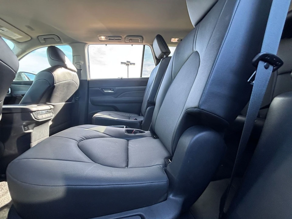 2025 Toyota Highlander - Image 22 of 31