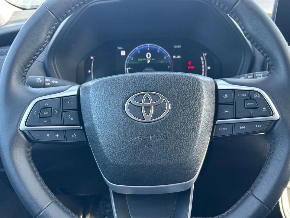2025 Toyota Highlander - Image 24 of 31