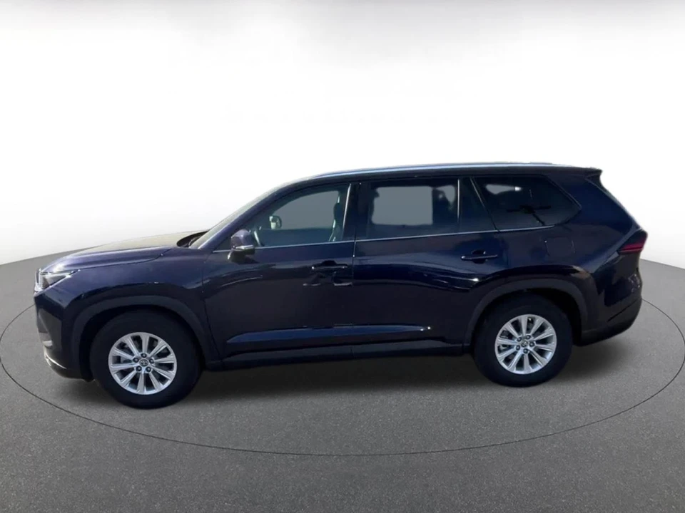 2025 Toyota Highlander - Image 7 of 31