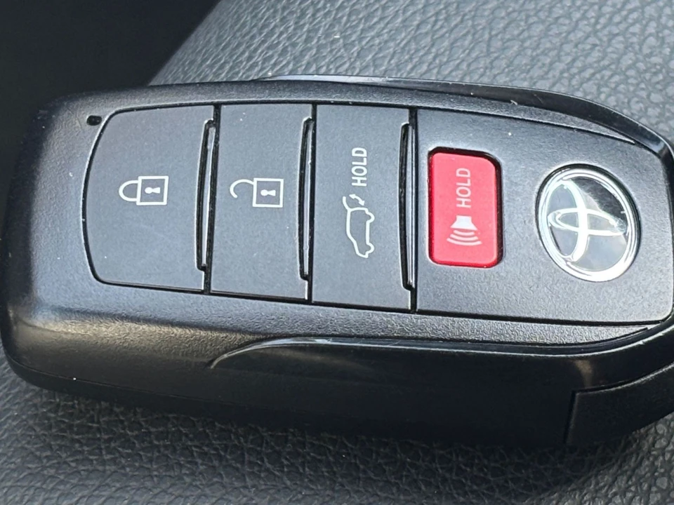 2025 Toyota Highlander - Image 17 of 31