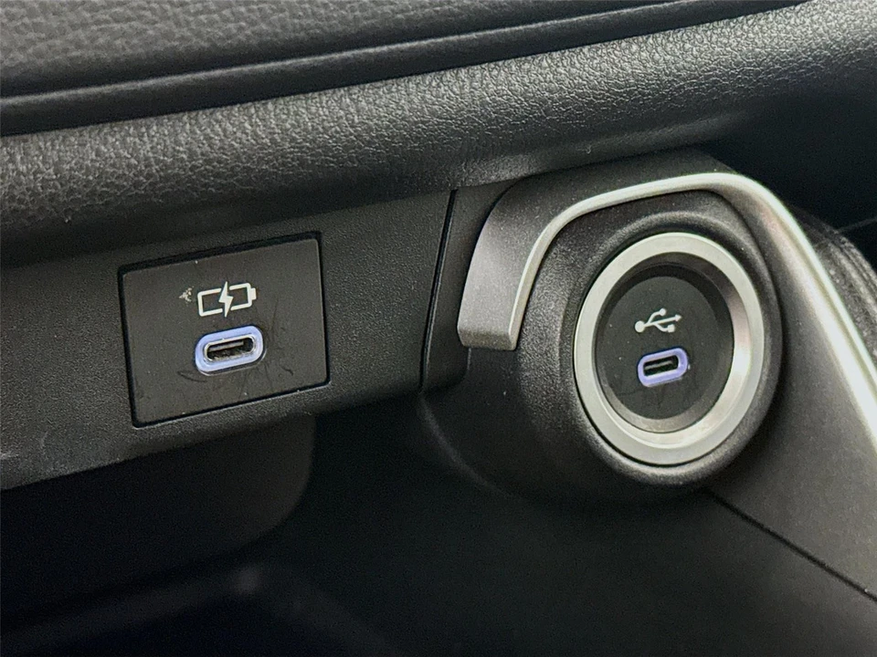 2025 Toyota Highlander - Image 16 of 21