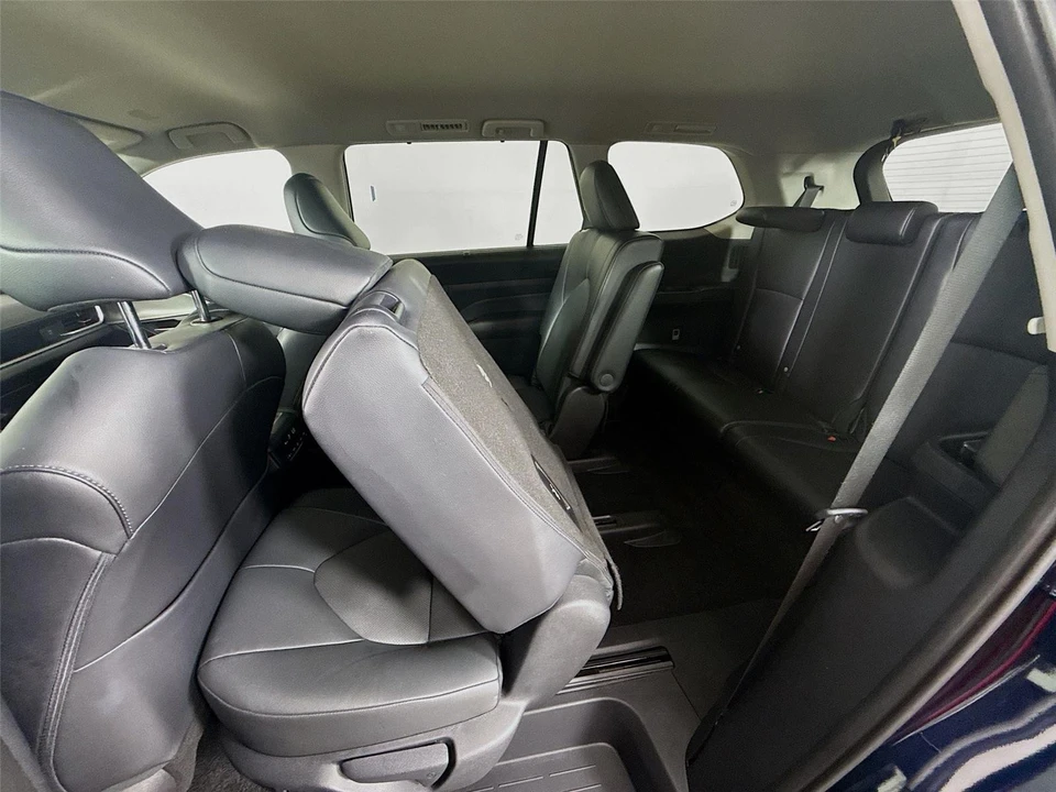 2025 Toyota Highlander - Image 20 of 21