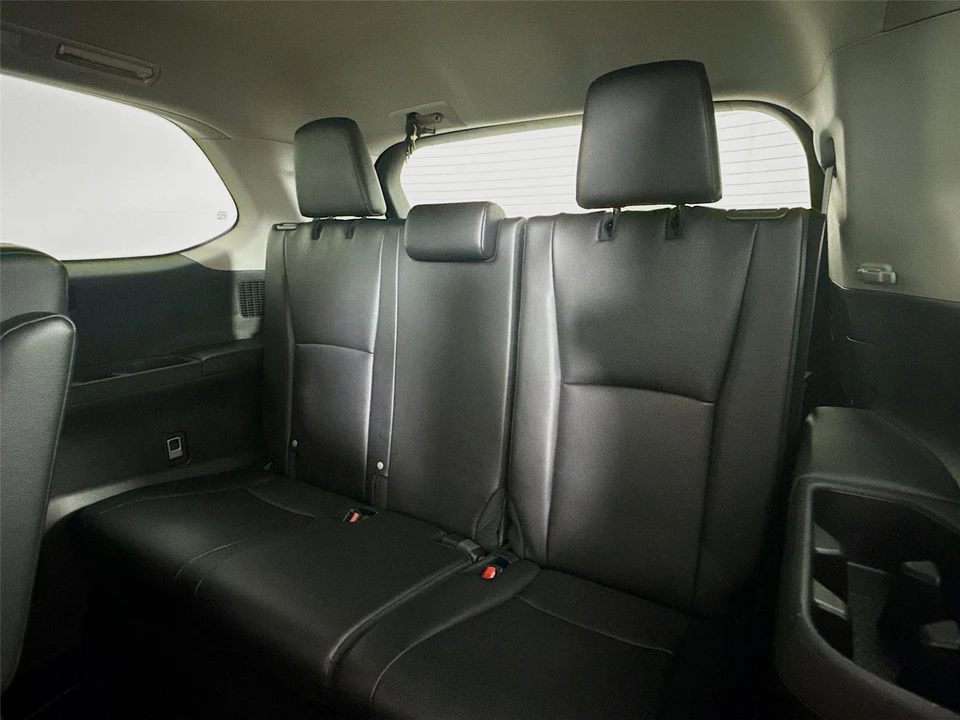 2025 Toyota Highlander - Image 19 of 21