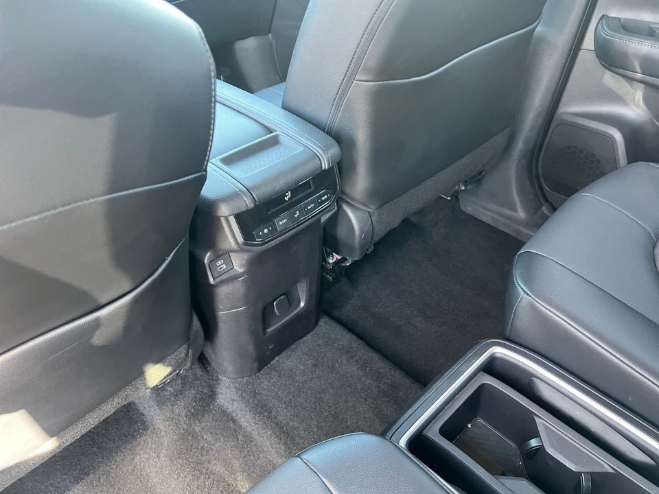 2025 Toyota Highlander - Image 21 of 31