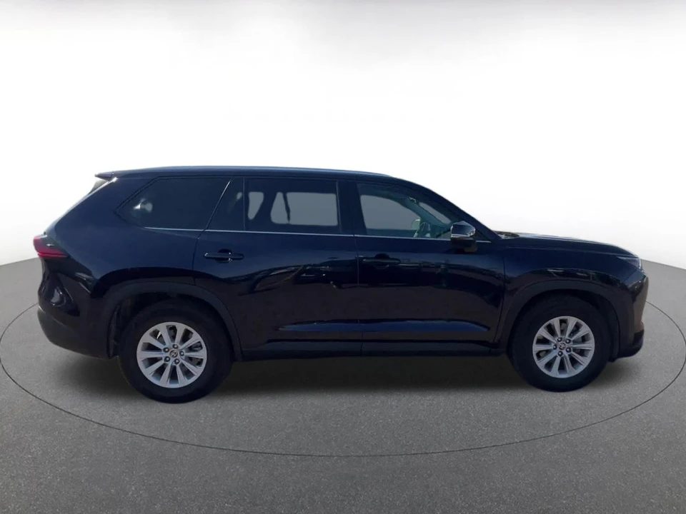 2025 Toyota Highlander - Image 13 of 31