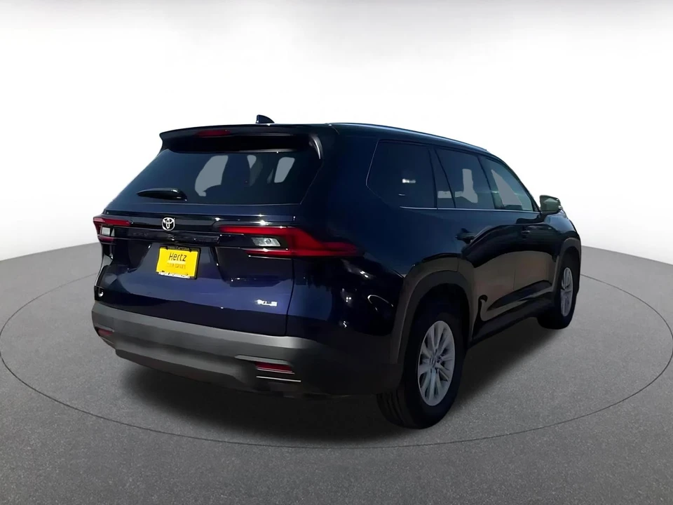 2025 Toyota Highlander - Image 12 of 31