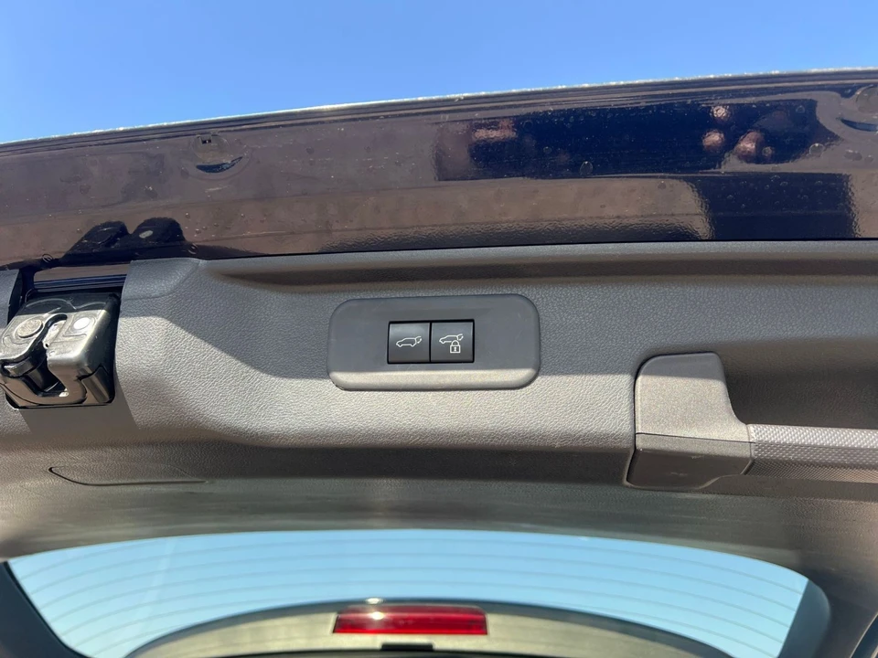 2025 Toyota Highlander - Image 18 of 31