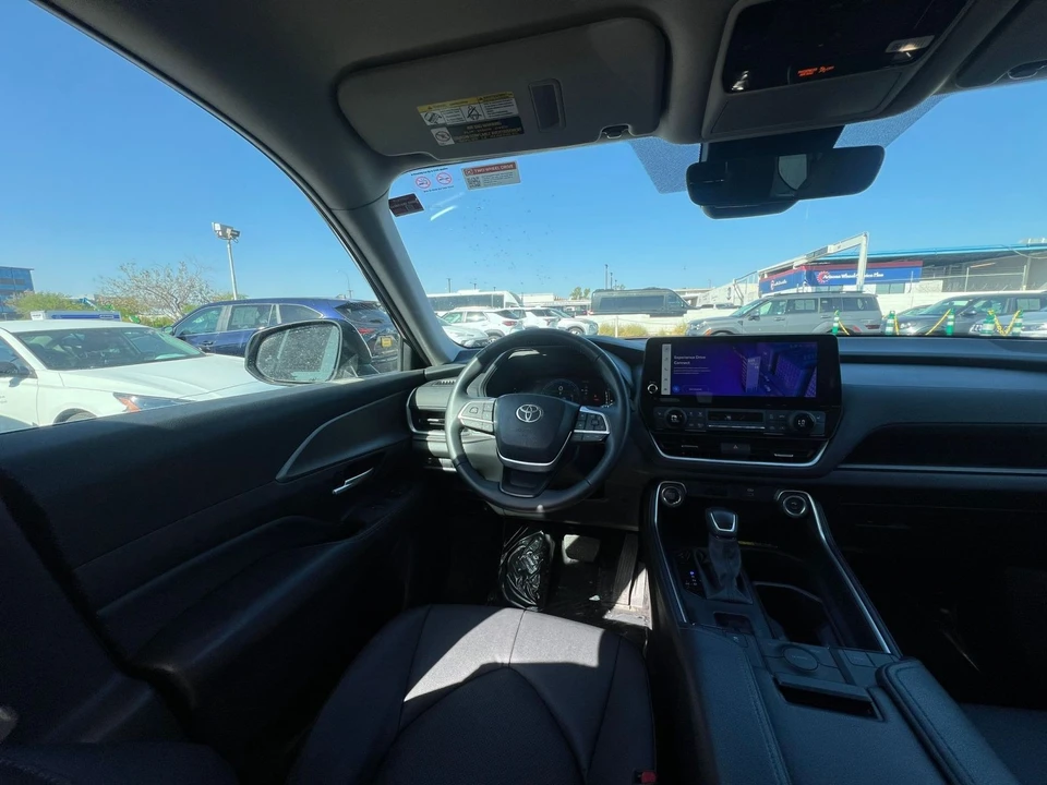 2025 Toyota Highlander - Image 31 of 31