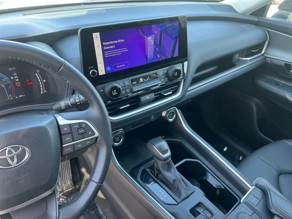 2025 Toyota Highlander - Image 17 of 31