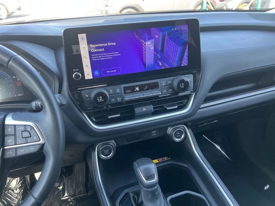 2025 Toyota Highlander - Image 15 of 31