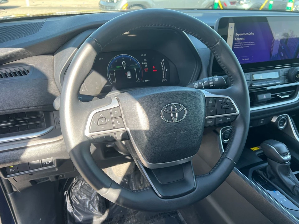 2025 Toyota Highlander - Image 25 of 31
