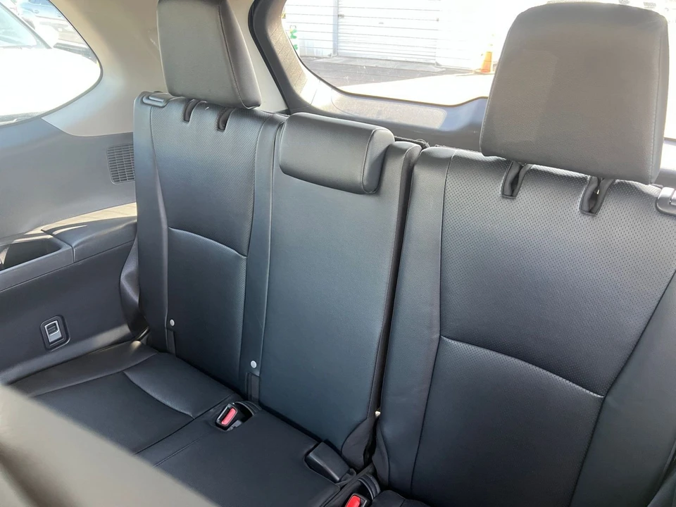 2025 Toyota Highlander - Image 14 of 31