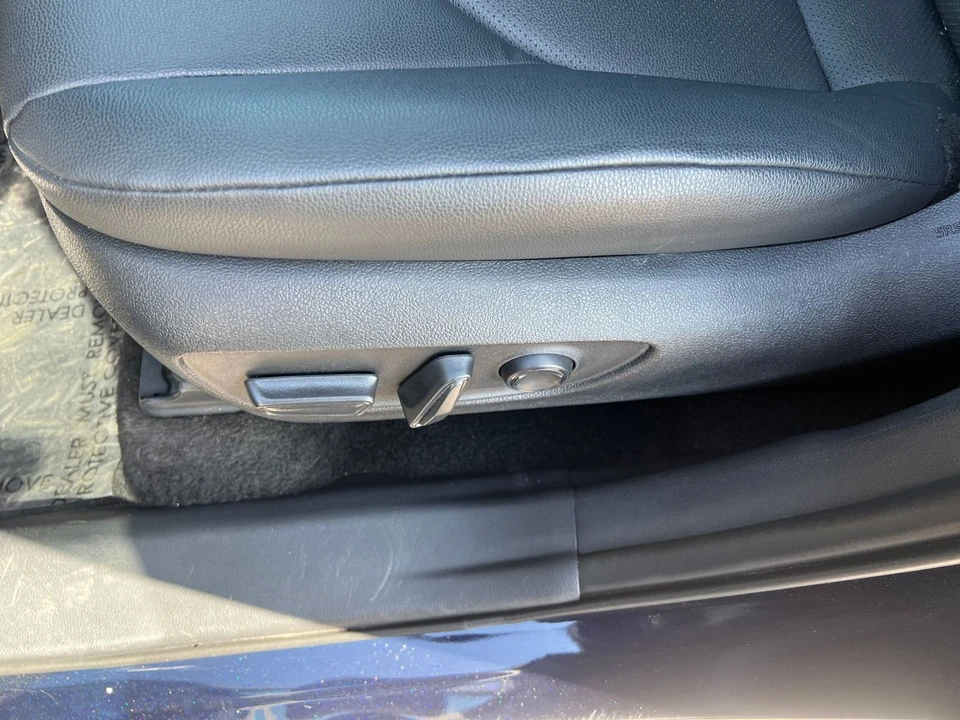2025 Toyota Highlander - Image 20 of 31