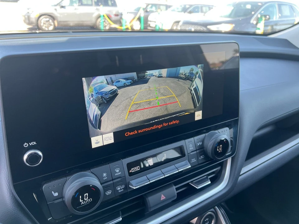 2025 Toyota Highlander - Image 22 of 31