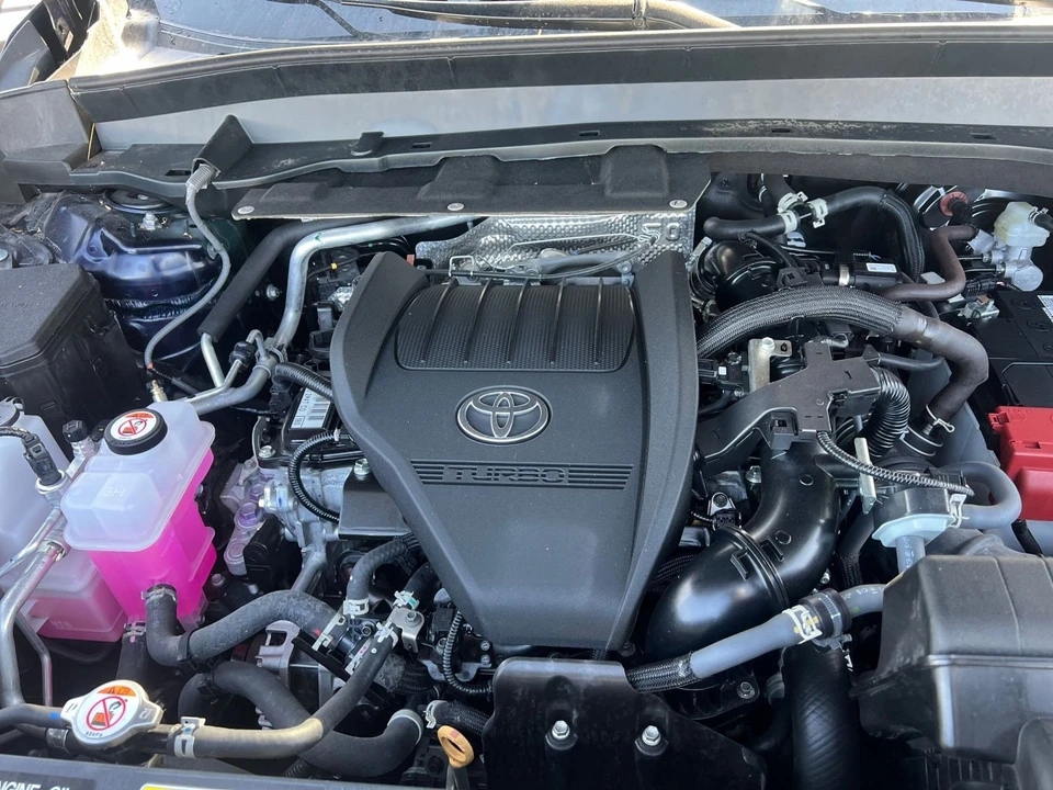 2025 Toyota Highlander - Image 29 of 31