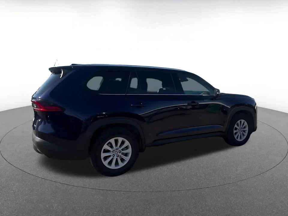 2025 Toyota Highlander - Image 11 of 31