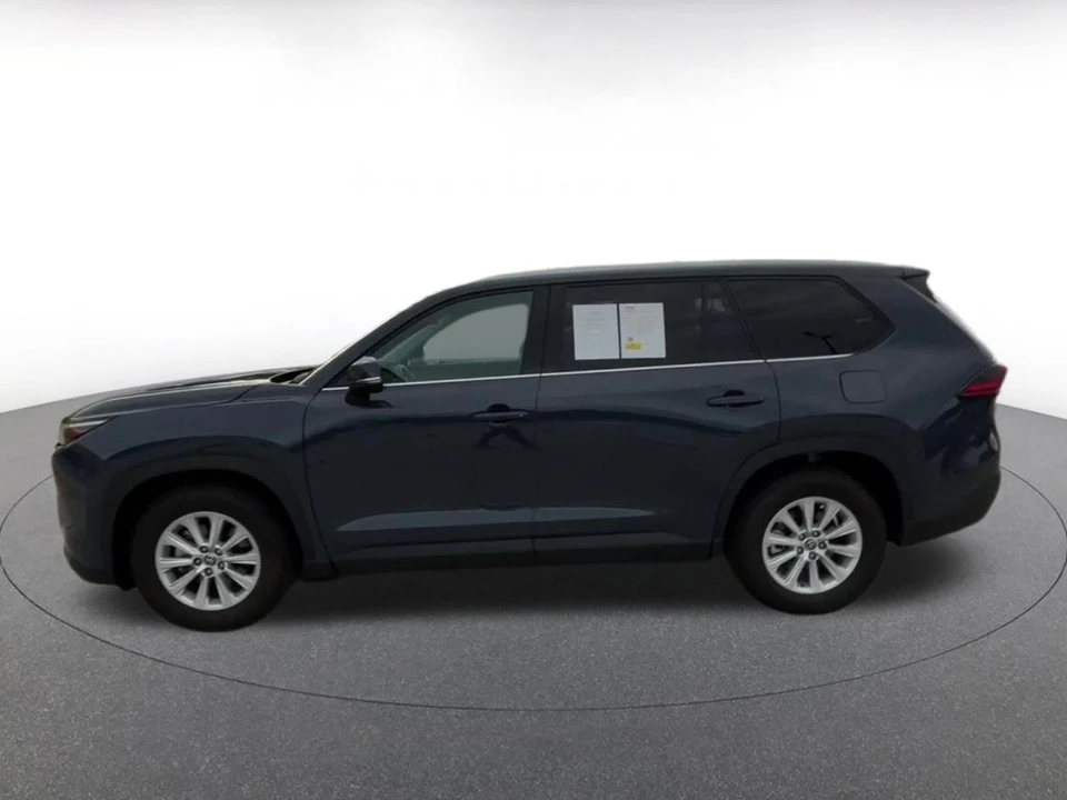 2025 Toyota Highlander - Image 11 of 31