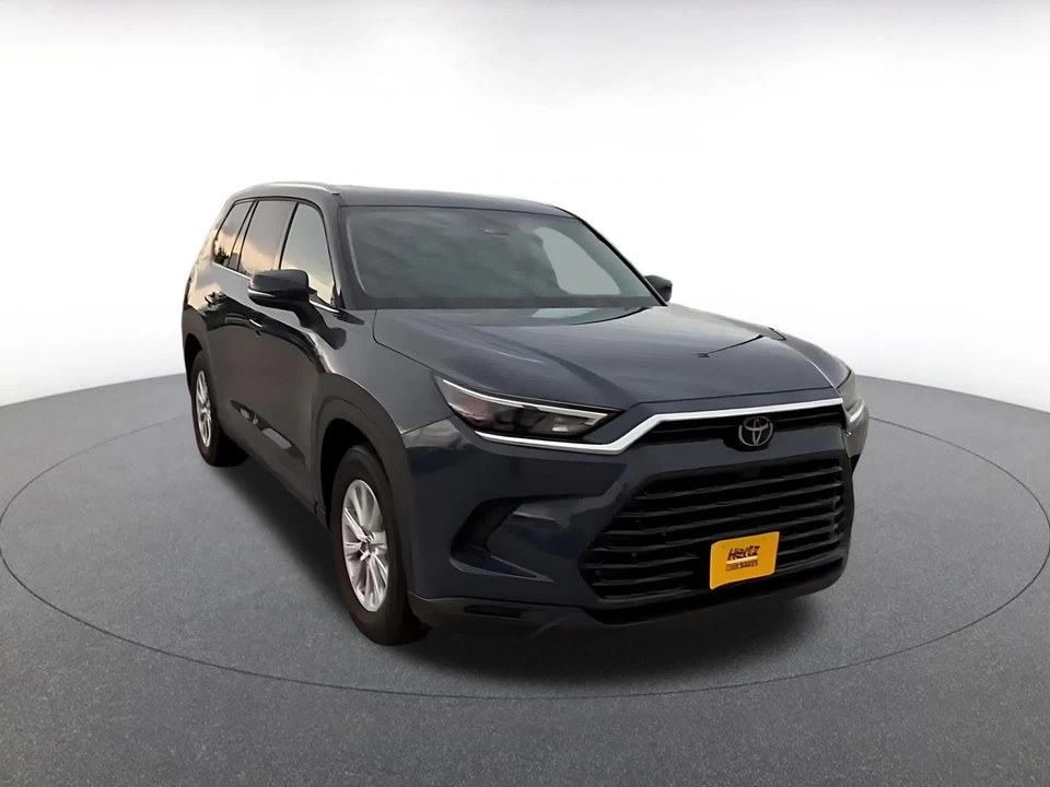 2025 Toyota Highlander - Image 3 of 31
