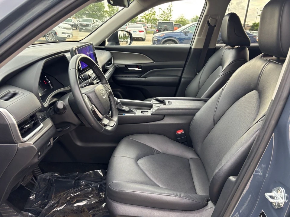 2025 Toyota Highlander - Image 30 of 31